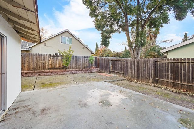 500 Asbury Ln, Fairfield, CA 94533