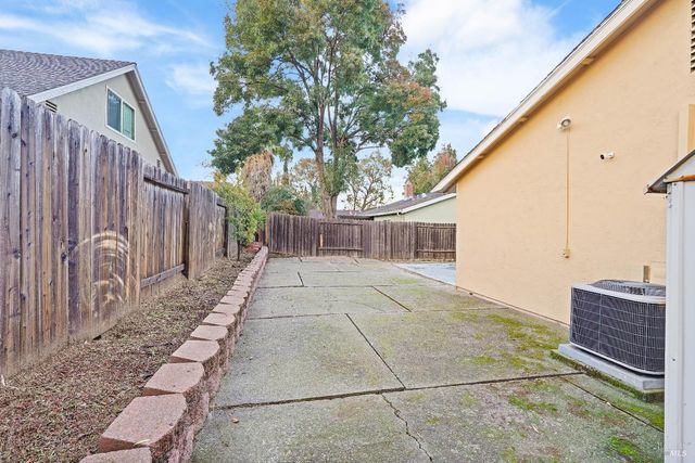 500 Asbury Ln, Fairfield, CA 94533