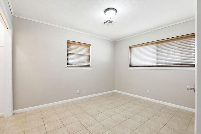 125 Glendale ST, Luling, TX 78648