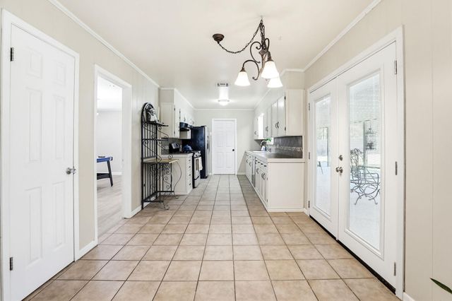 125 Glendale ST, Luling, TX 78648