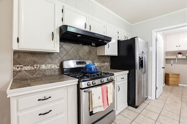125 Glendale ST, Luling, TX 78648