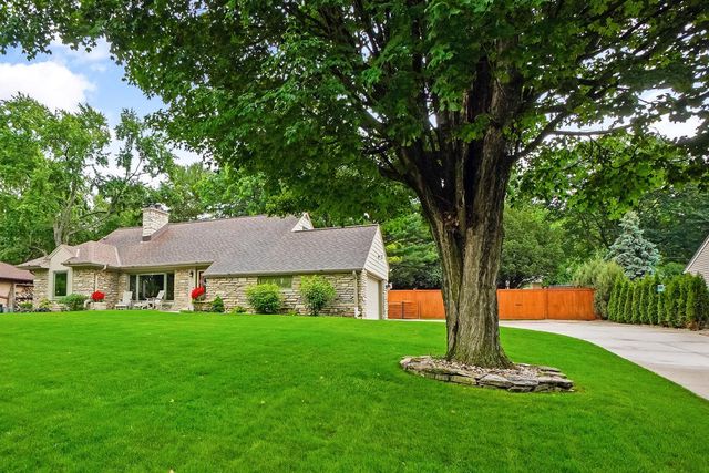 12001 W Underwood PARKWAY, Wauwatosa, WI 53226