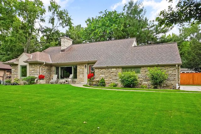12001 W Underwood PARKWAY, Wauwatosa, WI 53226