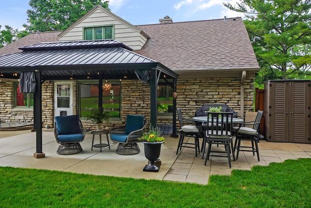 12001 W Underwood PARKWAY, Wauwatosa, WI 53226