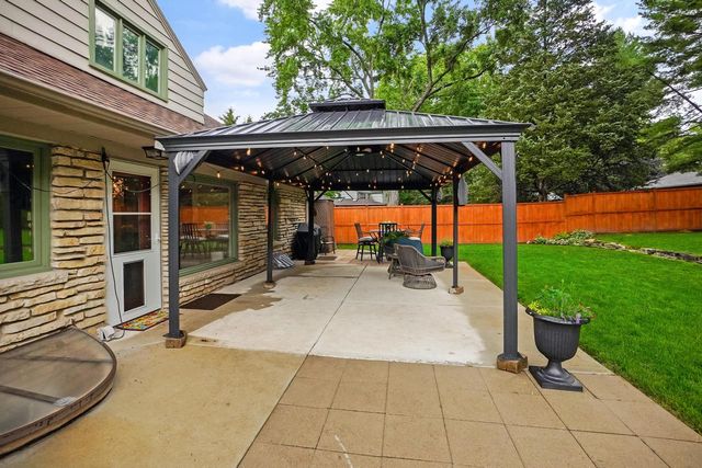 12001 W Underwood PARKWAY, Wauwatosa, WI 53226
