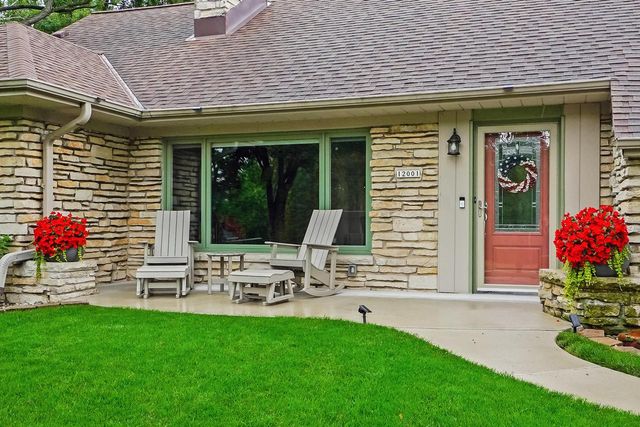 12001 W Underwood PARKWAY, Wauwatosa, WI 53226