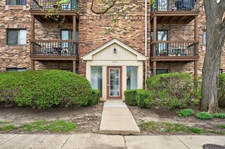 2219 NICHOLS Road 17A, Arlington Heights, IL 60004