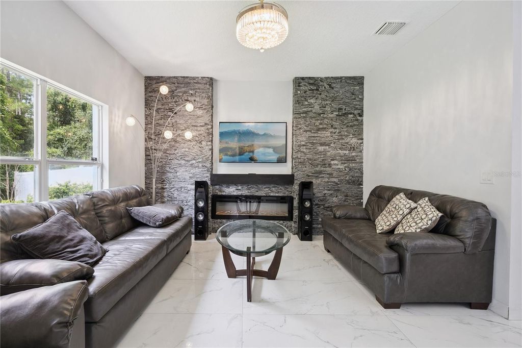 Image 11 of property listing at 10802 ARBOR VIEW BOULEVARD, Orlando, FL 32825