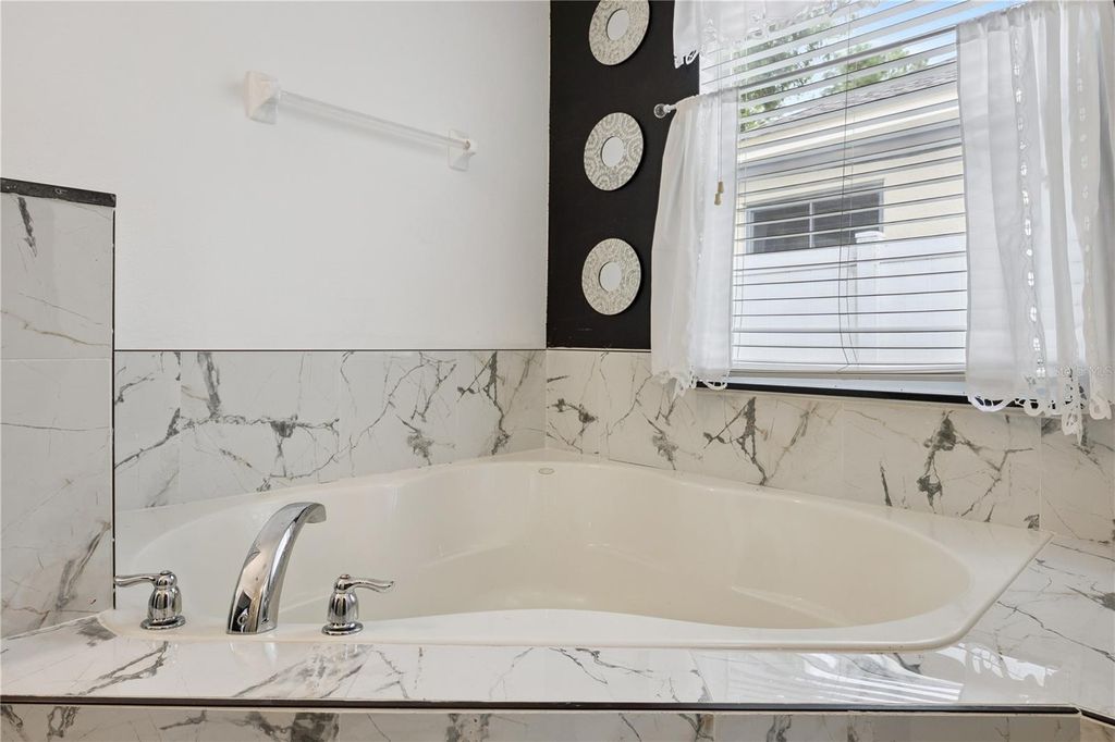 Image 23 of property listing at 10802 ARBOR VIEW BOULEVARD, Orlando, FL 32825