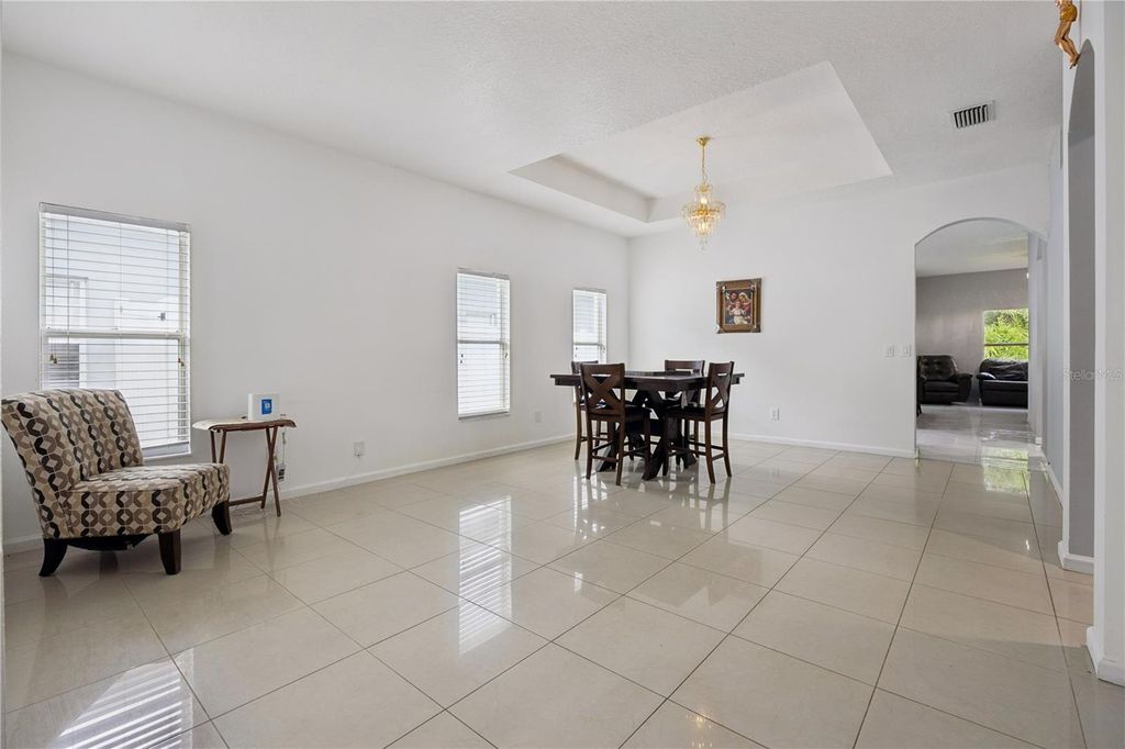 Image 4 of property listing at 10802 ARBOR VIEW BOULEVARD, Orlando, FL 32825