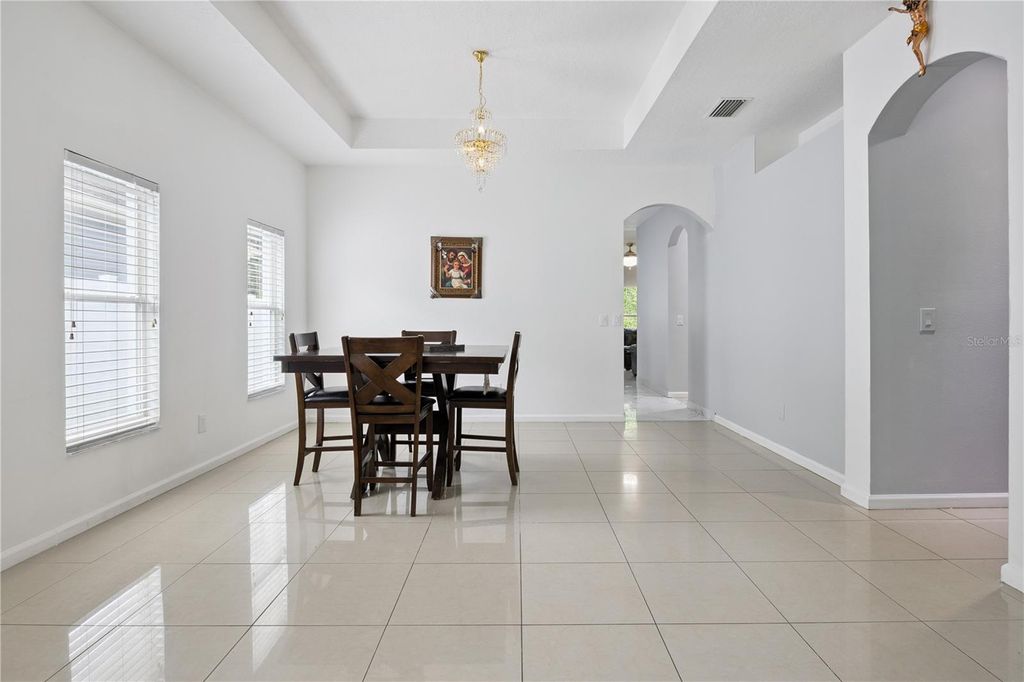 Image 5 of property listing at 10802 ARBOR VIEW BOULEVARD, Orlando, FL 32825