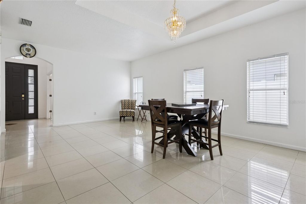 Image 6 of property listing at 10802 ARBOR VIEW BOULEVARD, Orlando, FL 32825