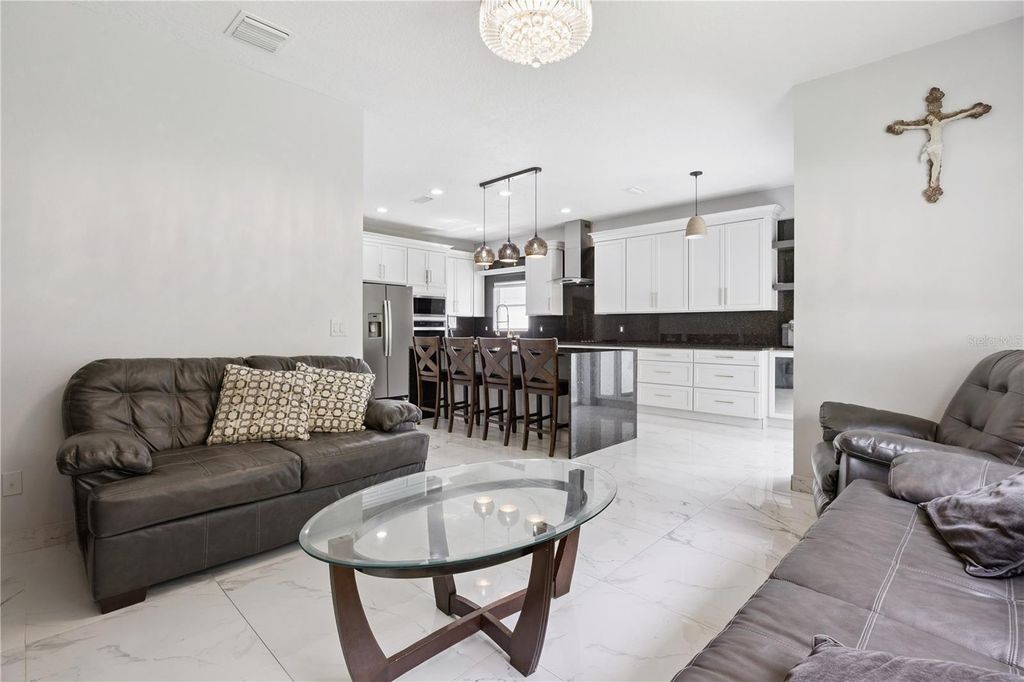 Image 8 of property listing at 10802 ARBOR VIEW BOULEVARD, Orlando, FL 32825