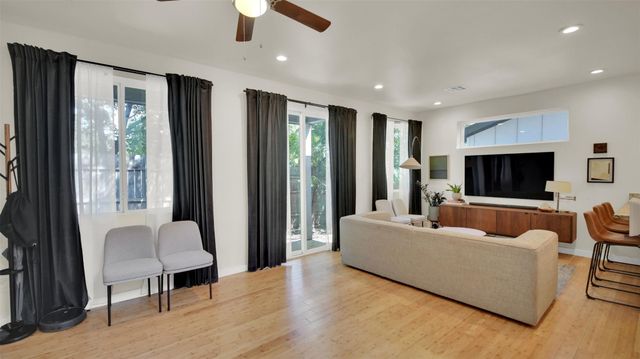 510 Blackson Ave 2, Austin, TX 78752