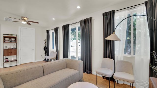 510 Blackson Ave 2, Austin, TX 78752