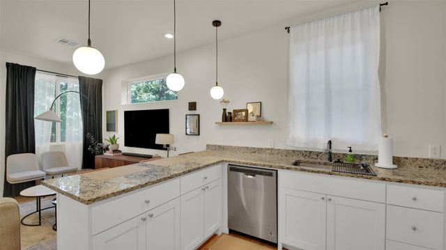 510 Blackson Ave 2, Austin, TX 78752