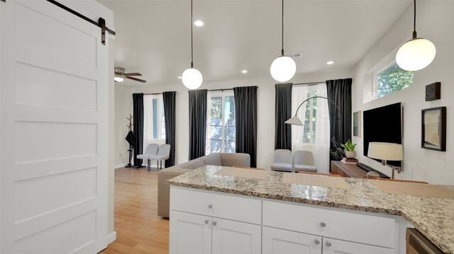 510 Blackson Ave 2, Austin, TX 78752