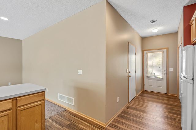6637 Lamplight Drive, Albertville, MN 55301