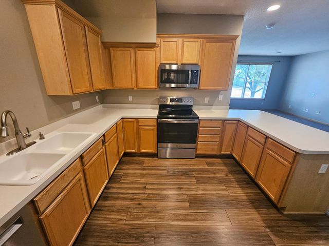 6637 Lamplight Drive, Albertville, MN 55301