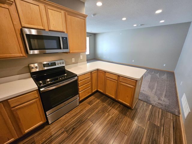 6637 Lamplight Drive, Albertville, MN 55301