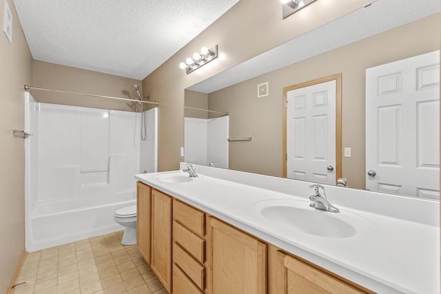 6637 Lamplight Drive, Albertville, MN 55301