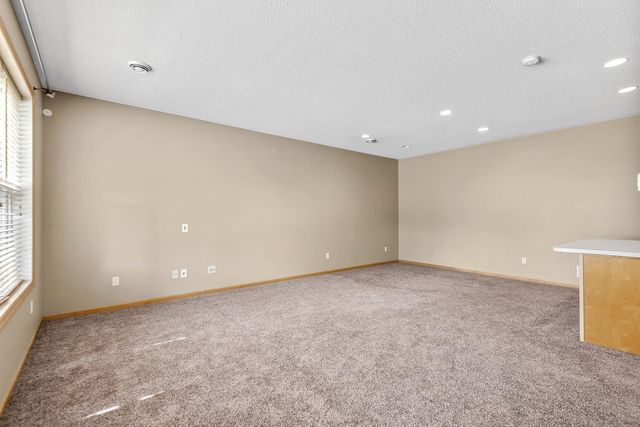 6637 Lamplight Drive, Albertville, MN 55301