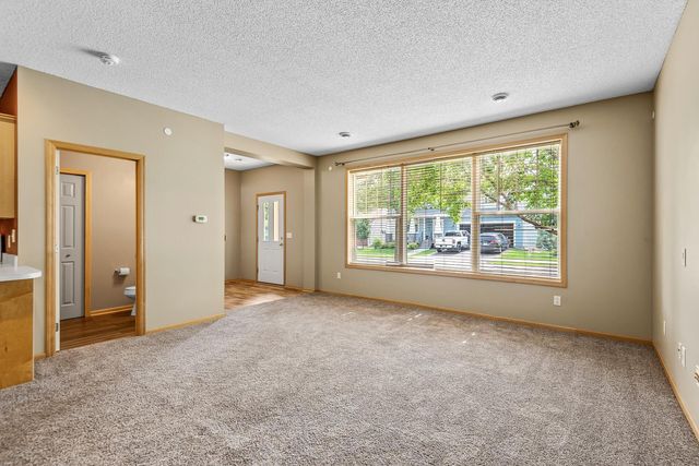 6637 Lamplight Drive, Albertville, MN 55301