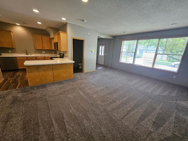 6637 Lamplight Drive, Albertville, MN 55301