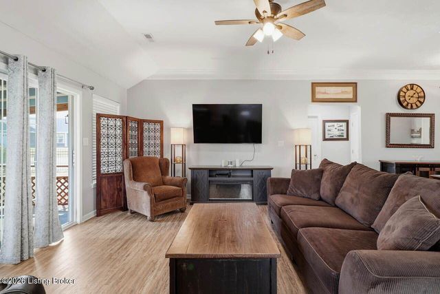 10917 Hidden Trail Ct, Louisville, KY 40229