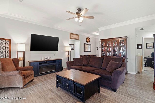 10917 Hidden Trail Ct, Louisville, KY 40229