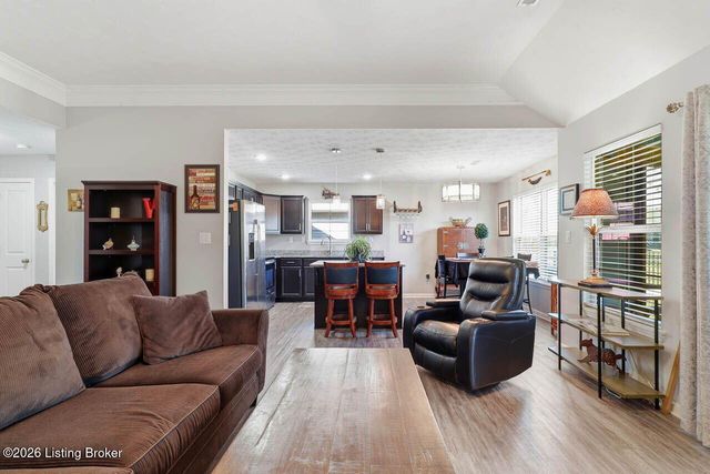 10917 Hidden Trail Ct, Louisville, KY 40229