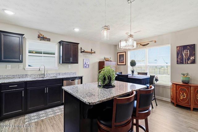 10917 Hidden Trail Ct, Louisville, KY 40229