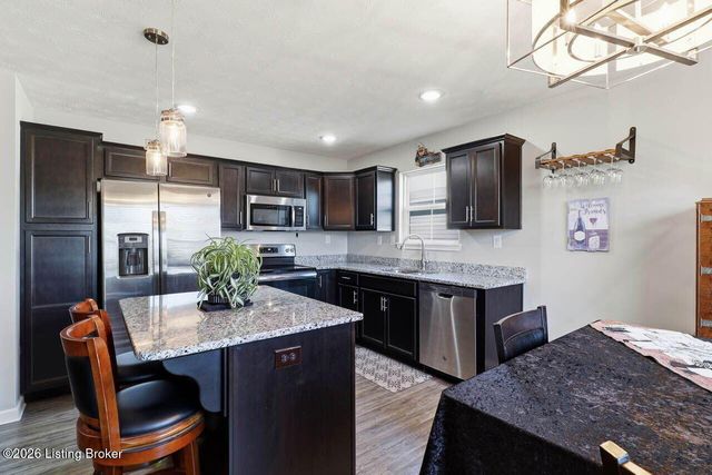 10917 Hidden Trail Ct, Louisville, KY 40229