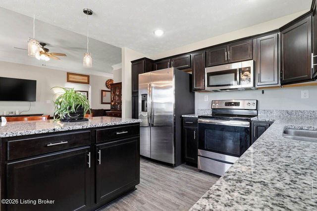 10917 Hidden Trail Ct, Louisville, KY 40229