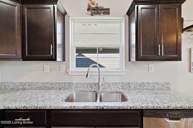 10917 Hidden Trail Ct, Louisville, KY 40229