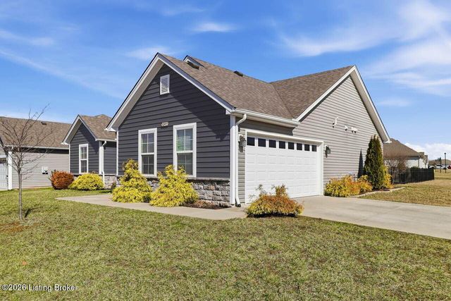 10917 Hidden Trail Ct, Louisville, KY 40229