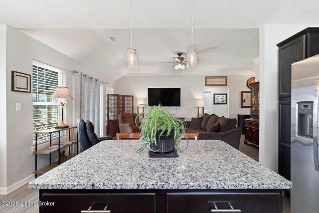 10917 Hidden Trail Ct, Louisville, KY 40229