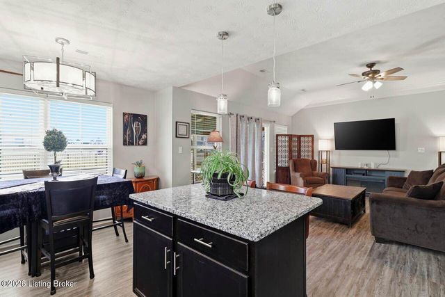 10917 Hidden Trail Ct, Louisville, KY 40229