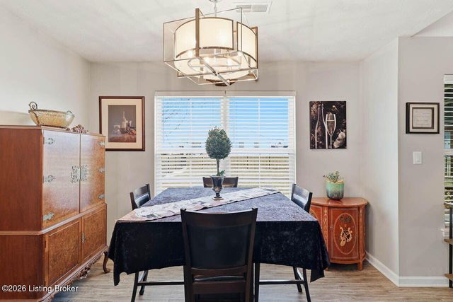 10917 Hidden Trail Ct, Louisville, KY 40229