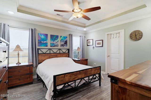 10917 Hidden Trail Ct, Louisville, KY 40229