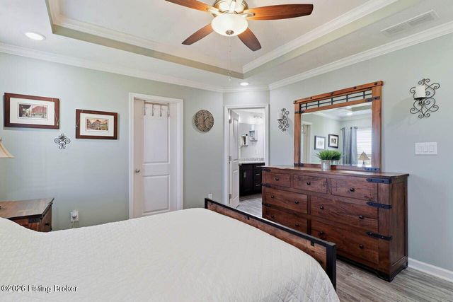 10917 Hidden Trail Ct, Louisville, KY 40229