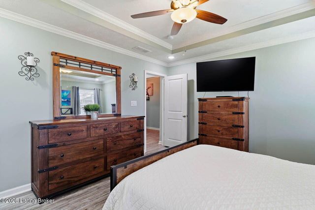 10917 Hidden Trail Ct, Louisville, KY 40229