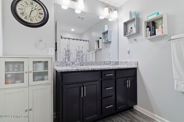 10917 Hidden Trail Ct, Louisville, KY 40229