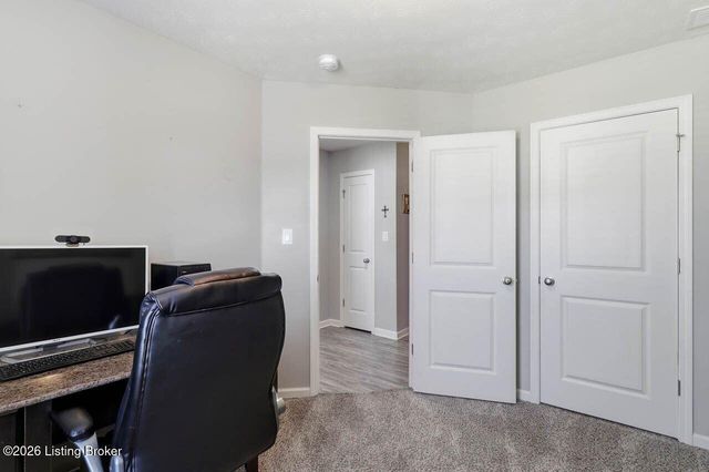 10917 Hidden Trail Ct, Louisville, KY 40229