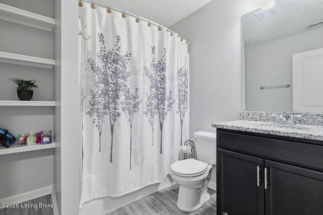 10917 Hidden Trail Ct, Louisville, KY 40229