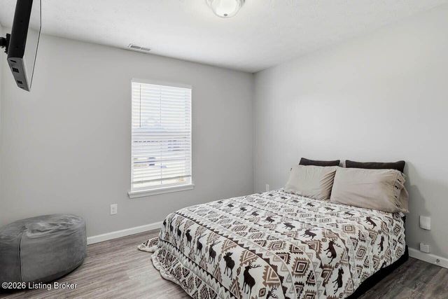 10917 Hidden Trail Ct, Louisville, KY 40229