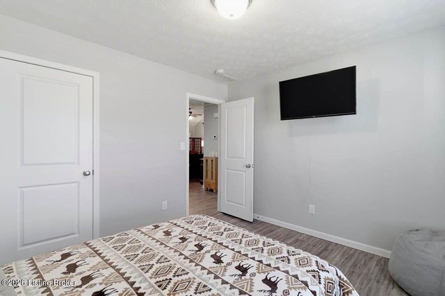 10917 Hidden Trail Ct, Louisville, KY 40229