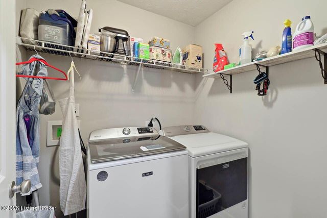 10917 Hidden Trail Ct, Louisville, KY 40229