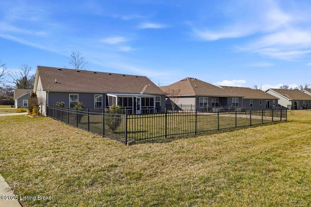 10917 Hidden Trail Ct, Louisville, KY 40229