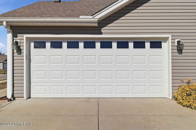 10917 Hidden Trail Ct, Louisville, KY 40229